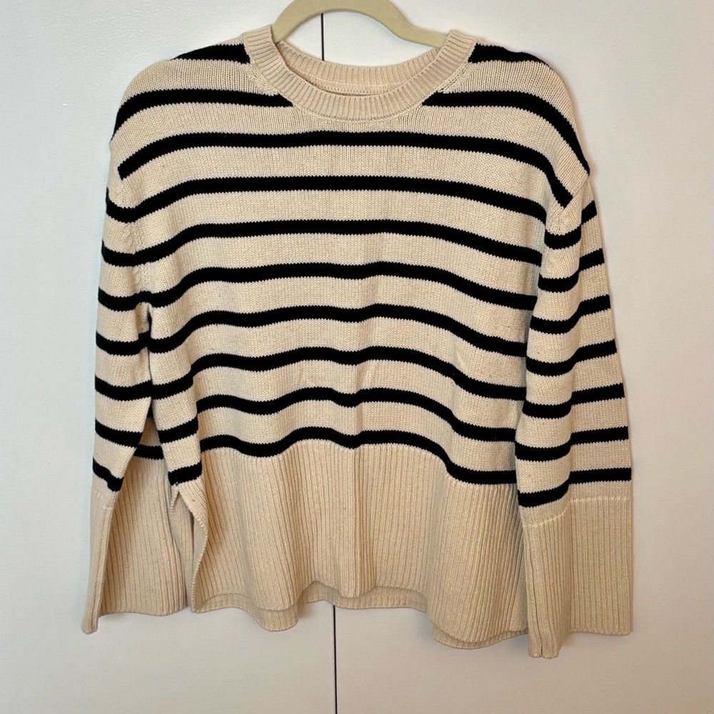 GAP Black and Cream Crew Neck Sweater